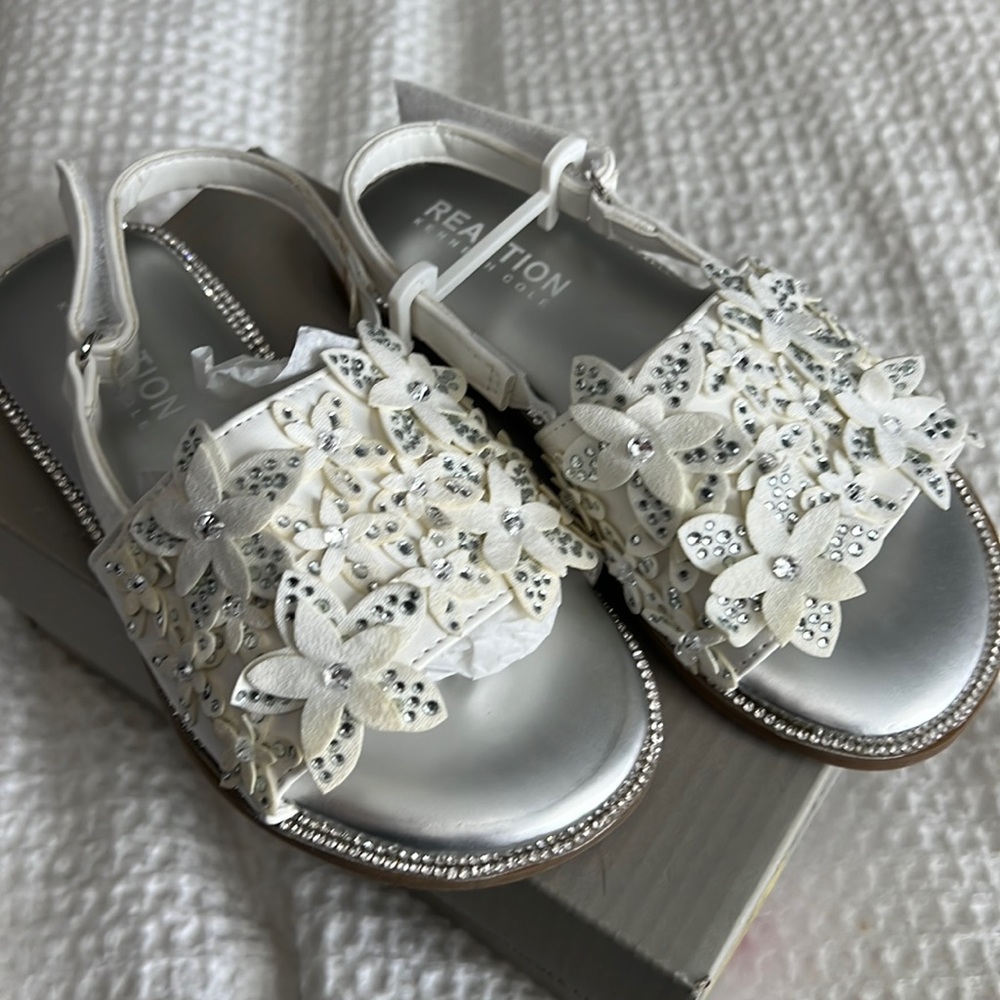 Kenneth Cole Reaction girls sandals